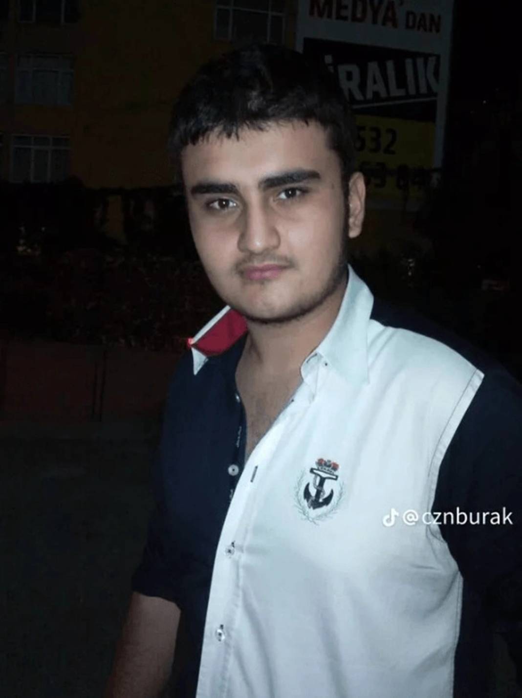 Görenler tanımakta zorlandı, CZN Burak'ın değişimi takipçilerini şoke etti! 8